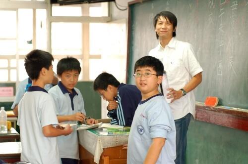 Apprendre via un manuel reste pour certains professeurs de chinois mandarin la méthode la plus efficace.
