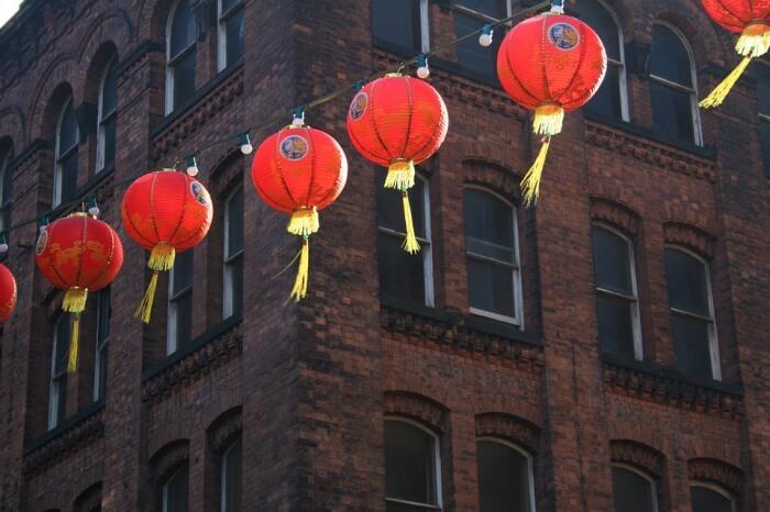 Apprendre mécaniquement des signes de la langue chinoise au hasard est un coup d’épée dans l'eau.