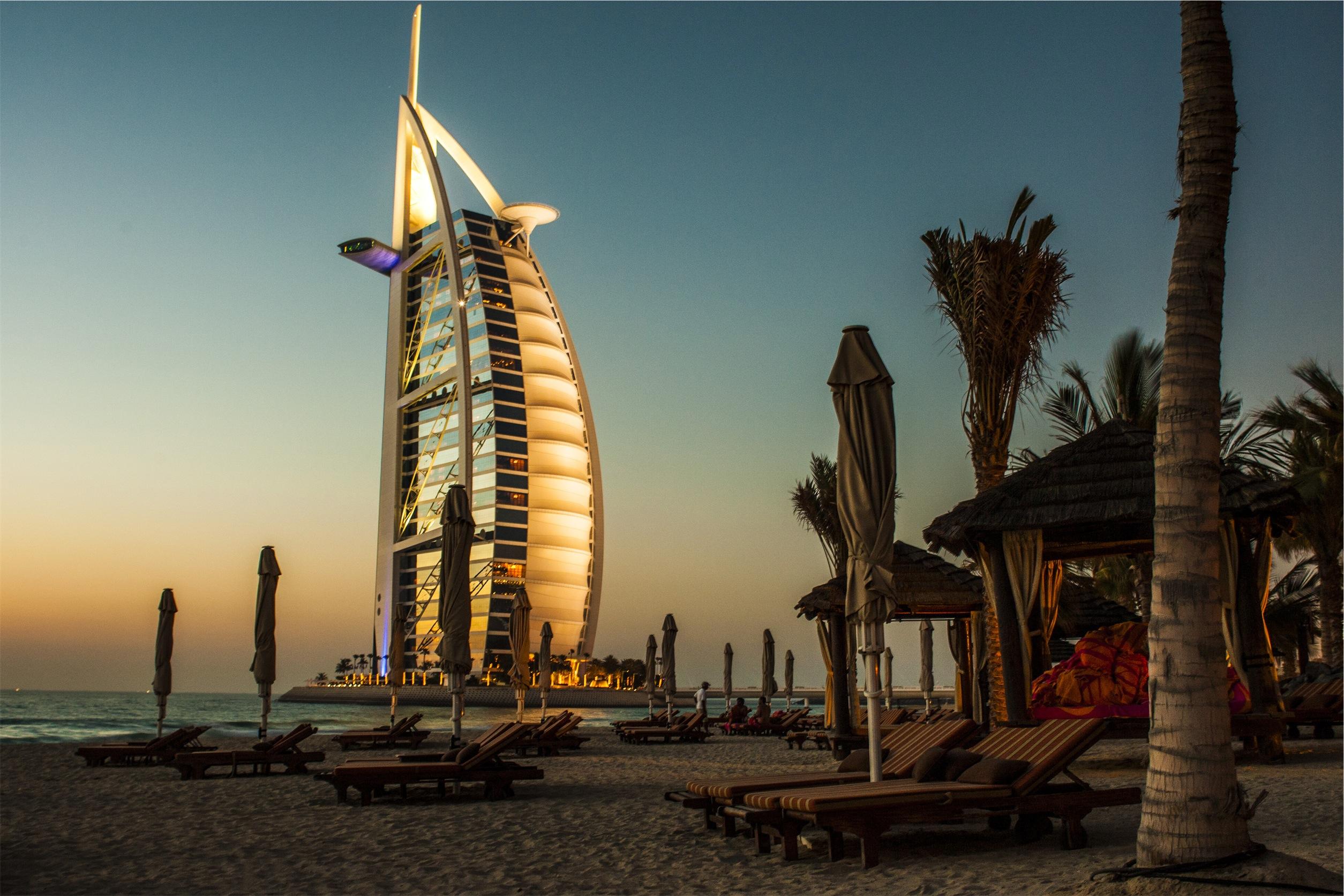 Maroc, Tunisie, Algérie, Libye, Égypte, Liban, Syrie, Arabie saoudite (ou séoudite), Émirats arabes unis, Qatar, Koweit, Iraq, Yemen, etc. : autant de destinations devenant possibles grâce à l'arabe !
