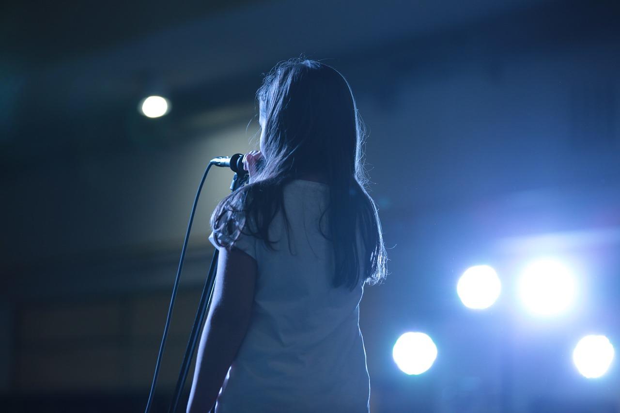 Micro, sono, préparez vos concertes avec votre coach vocal.