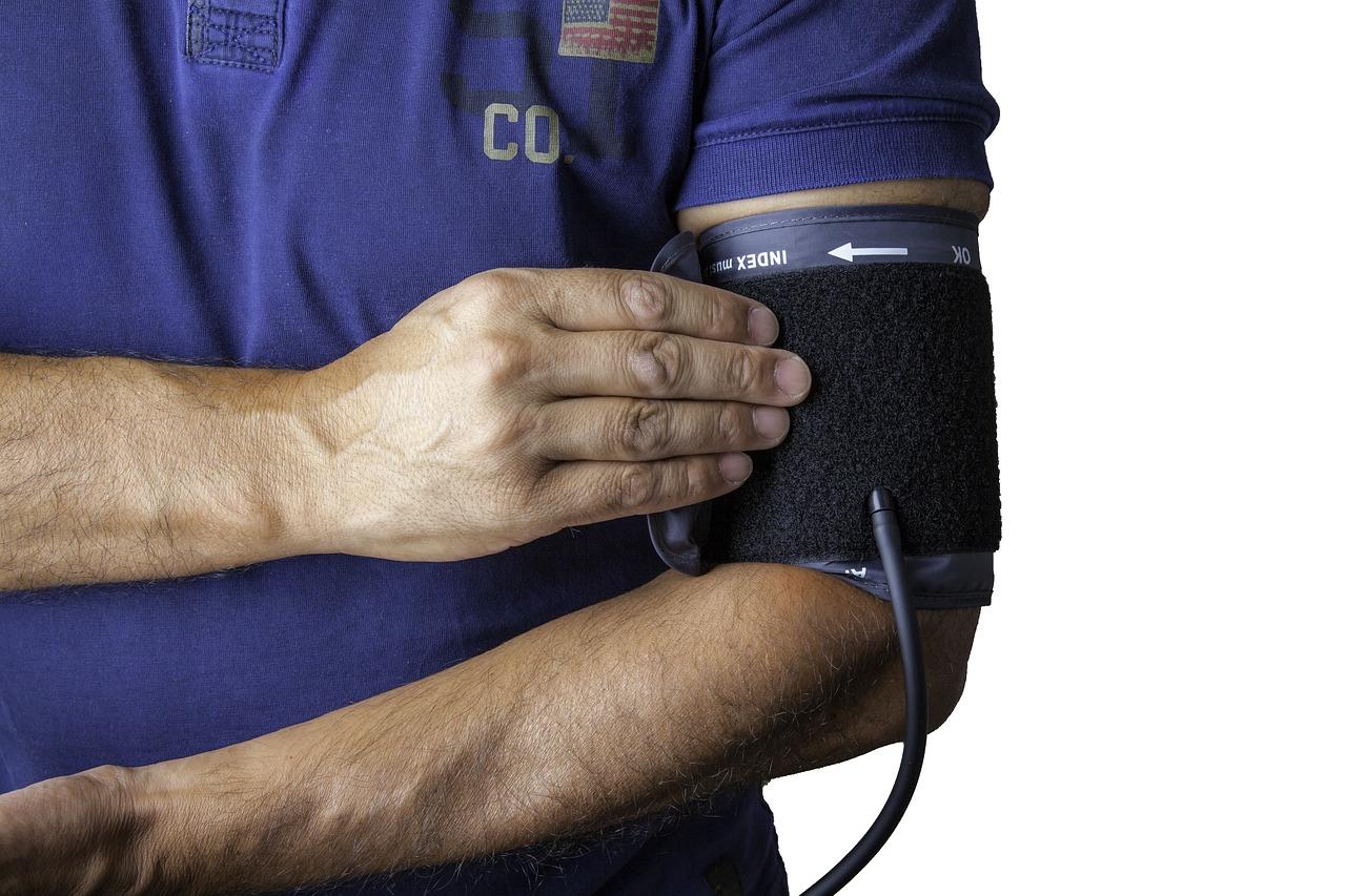 Une pression au repos supérieure à 90/140 ? Alors il faut faire attention !