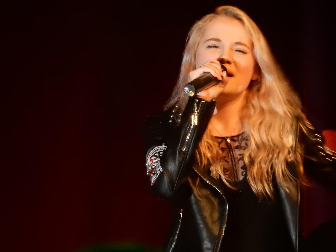 Maitriser sa respiration, sa posture et sa voix sont essentiels pour chanter juste.