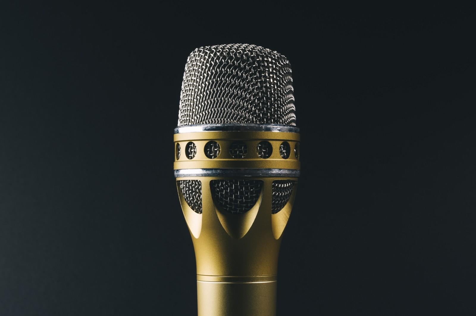La résonance harmonique aiguë du chant lyrique des musiciens a besoin d'un échauffement vocal de l'interprète parfait.
