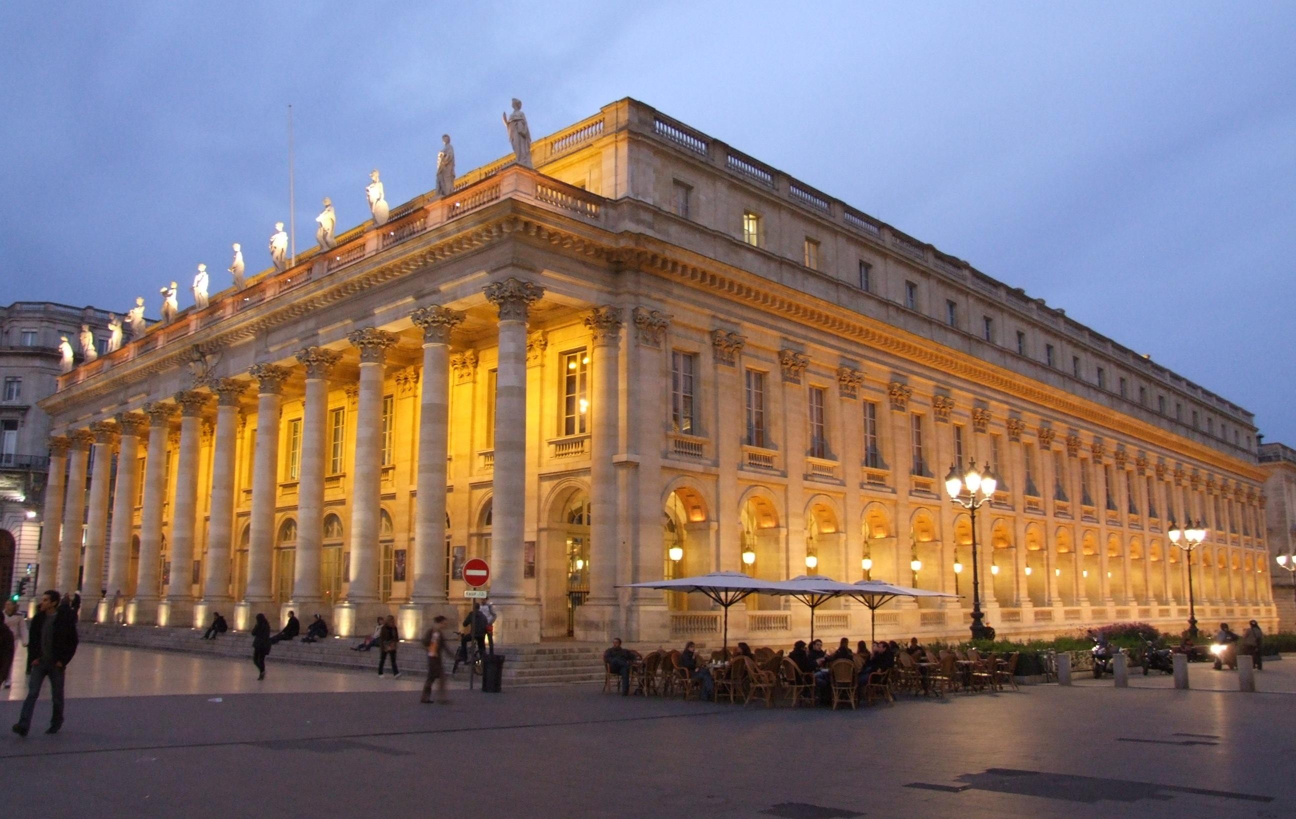 Les cours de russe à Paris sont nombreux, de même que les cours d'italien, de roumain, de slovaque ; les cours d'espagnol, de biélorusse ; les cours de portugais, d'estonien, de letton, de serbe, de slovène ; les cours de chinois ou encore les cours de japonais, de hongrois, de finnois…