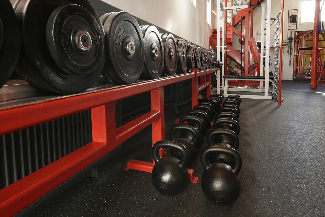 Avoir des muscles saillants grâce aux accessoires de sport.