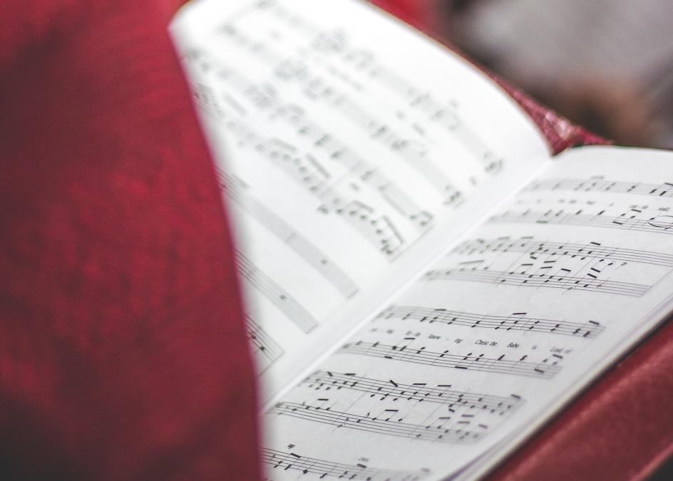 La voix d'un baryton est souvent incroyablement distincte et puissante. C'est le type de voix de chanteur masculin le plus commun, donc il ne faut pas être surpris que cette liste de chanteurs de baryton soit longue et remplie de chanteurs de baryton à partir de genres musicaux variés.