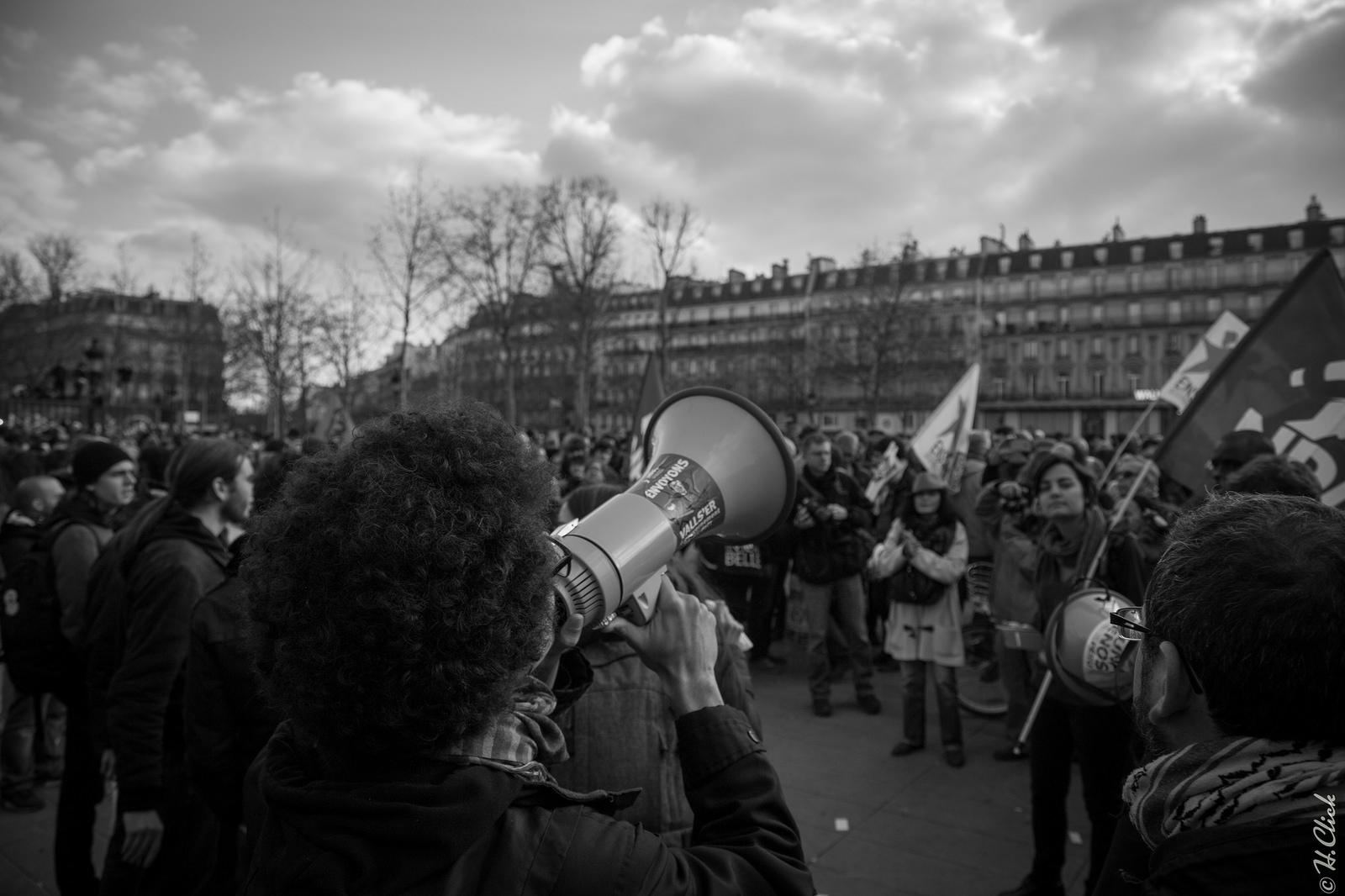 Les musiques actuelles permettent de travailler sa voix lors d'un stage de chant ou de cours individuels en les combinant avec quelques exercices polyphoniques.