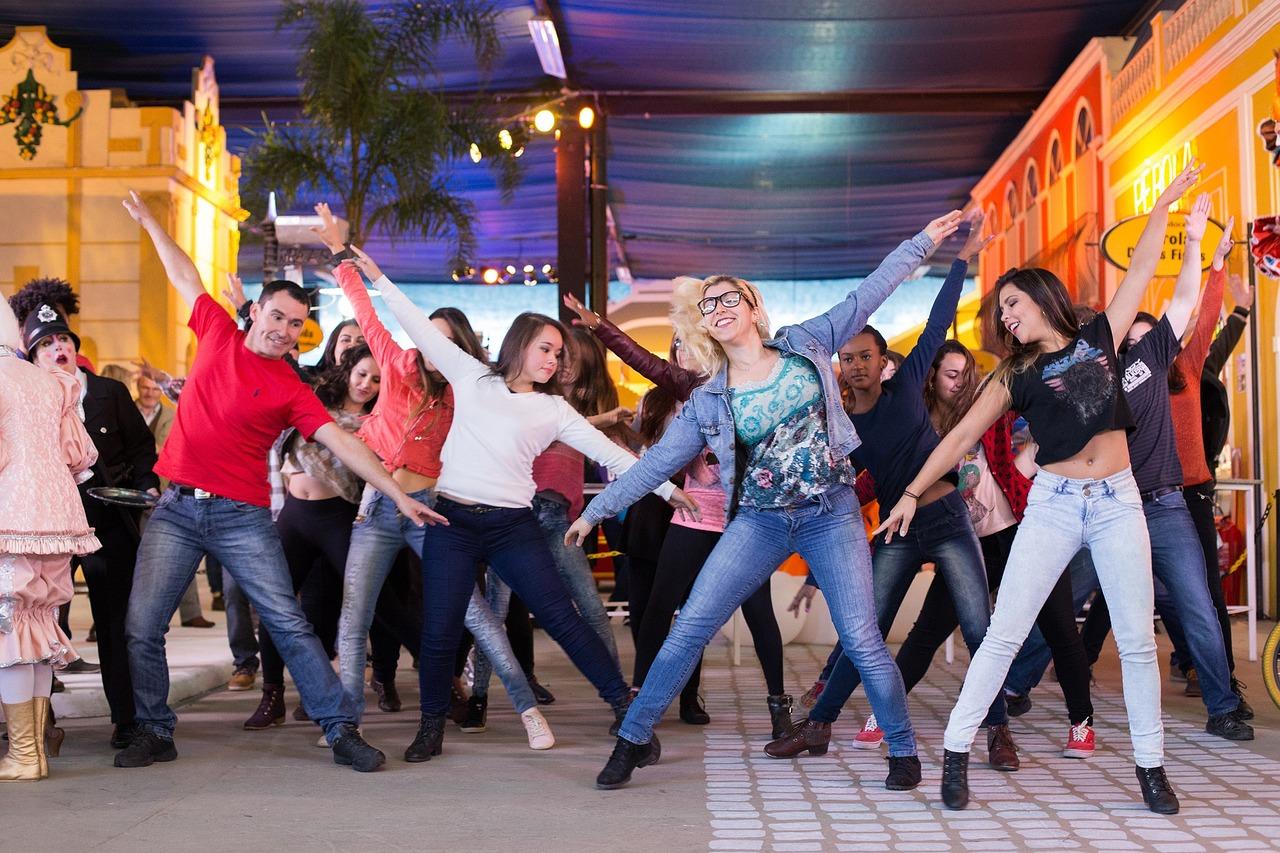 Prendre des cours de salsa, de rock ou de danse classique est très bénéfique.