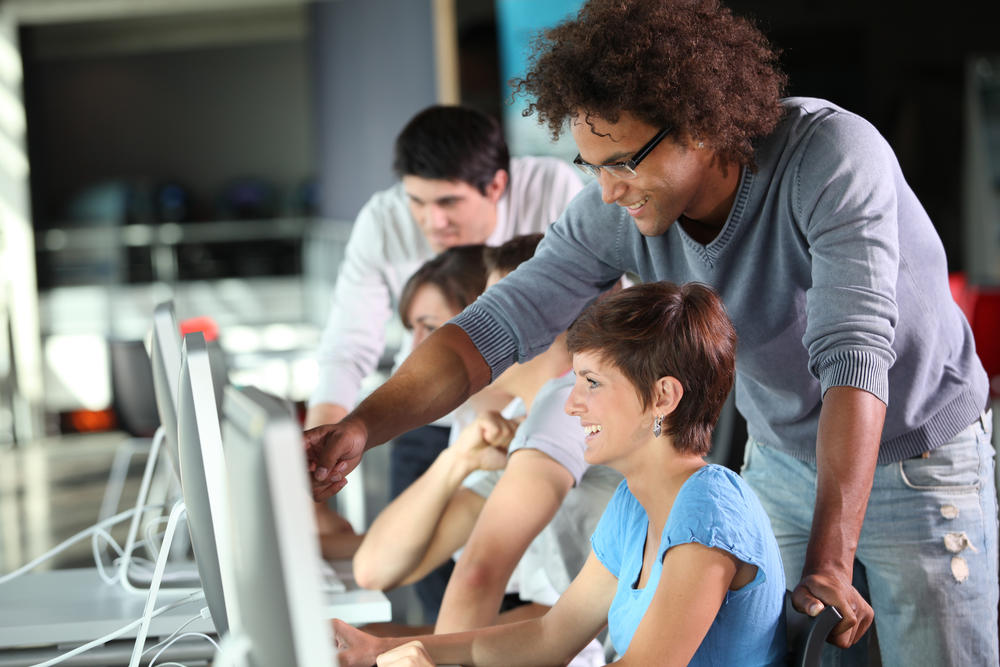Pourquoi ne pas vous renseigner avec les associations informatiques de votre commune pour connaître les cours d'informatique proposés ?