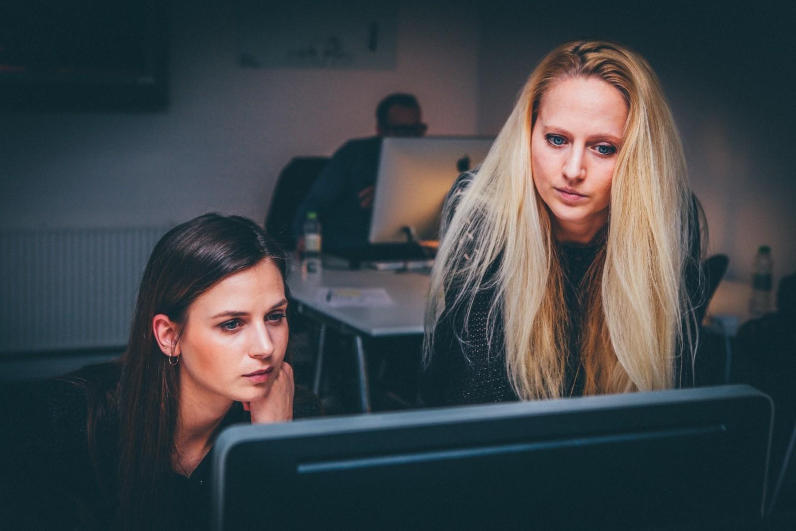 Comment travailler dans un département informatique sans formation ?