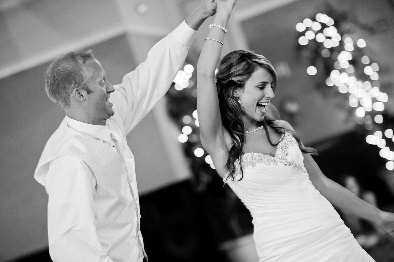 Danser en couple renforce la complicité.