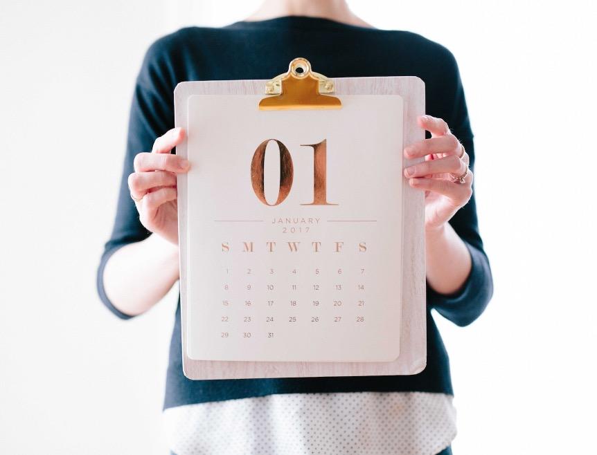 Il existe plusieurs façons d'écrire la date en anglais. Ils varient de formel à informel, et il y a des différences entre l'anglais britannique et l'anglais américain.