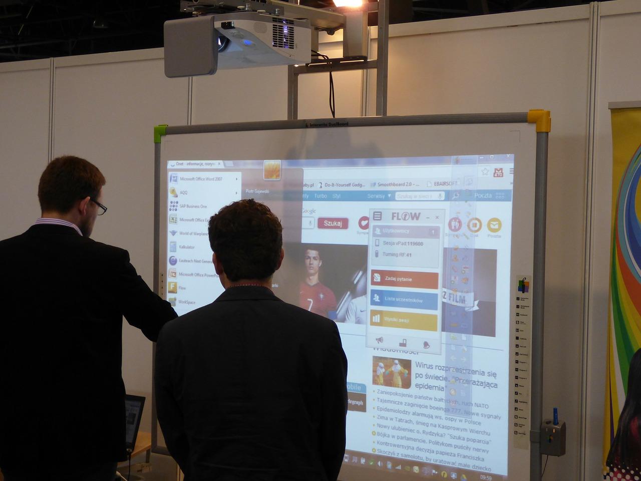 L'enseignement collaboratif permet aux élèves de profiter de nouveaux supports didactiques.