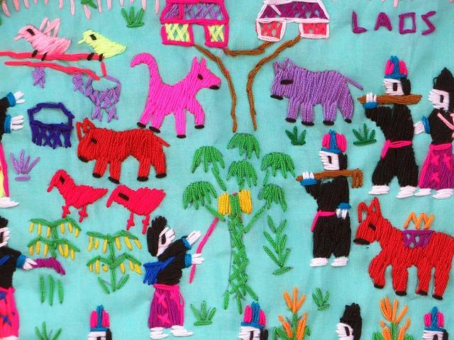 Pourquoi ne pas commander des kits de broderie ou des canevas sur le web ?