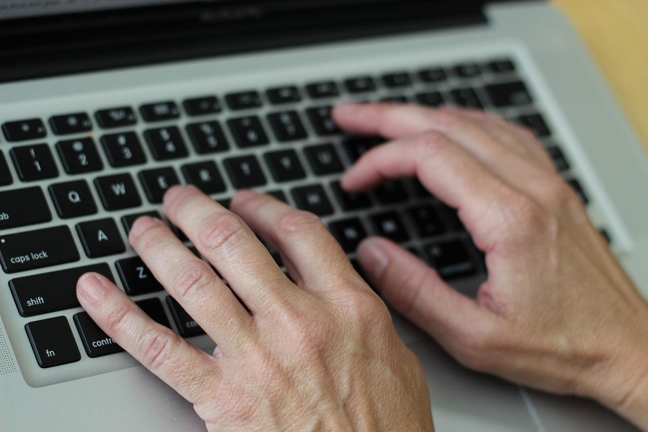 Être rapide sur sa machine à écrire 2.0 est fondamental.