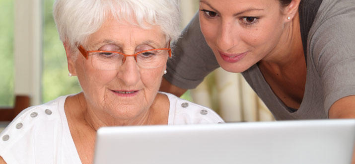 Pourquoi ne pas faire apprendre l'informatique à votre mère/père afin qu'il ou elle soit plus autonome ?