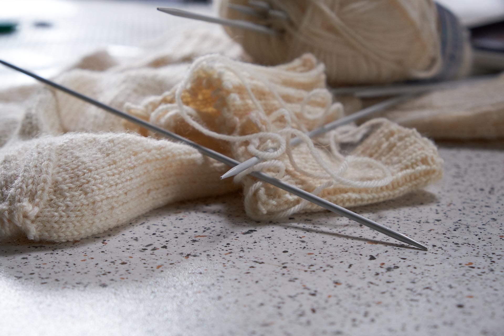 Pour confectionner des pulls en laine, il faudra des aiguilles à boule ronde.