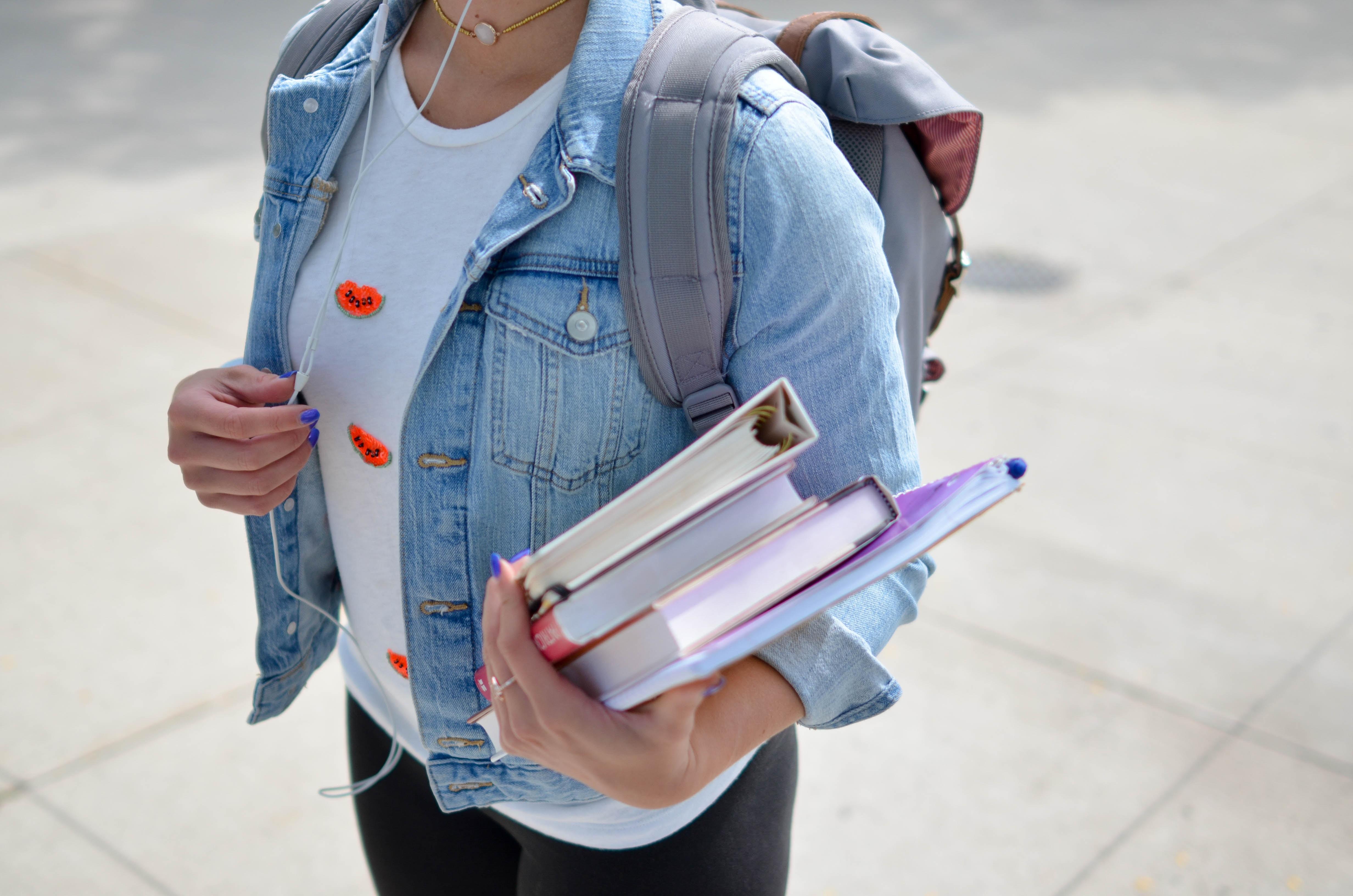 La mobilité est au cœur des formations universitaires. En maîtrisant la langue de Molière, vous pourrez continuer votre parcours universitaire à Paris.