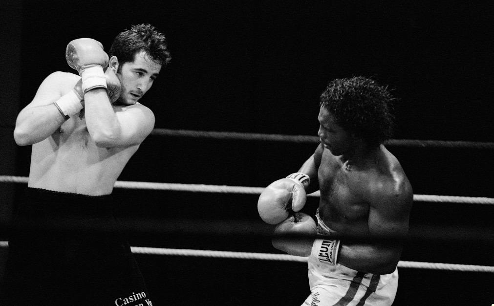 Un boxeur blanc avec beaucoup de charactère.