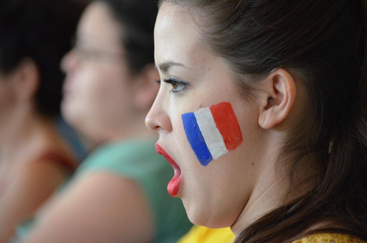 Suivre des cours particuliers pour apprendre la langue de Molière est très efficace.