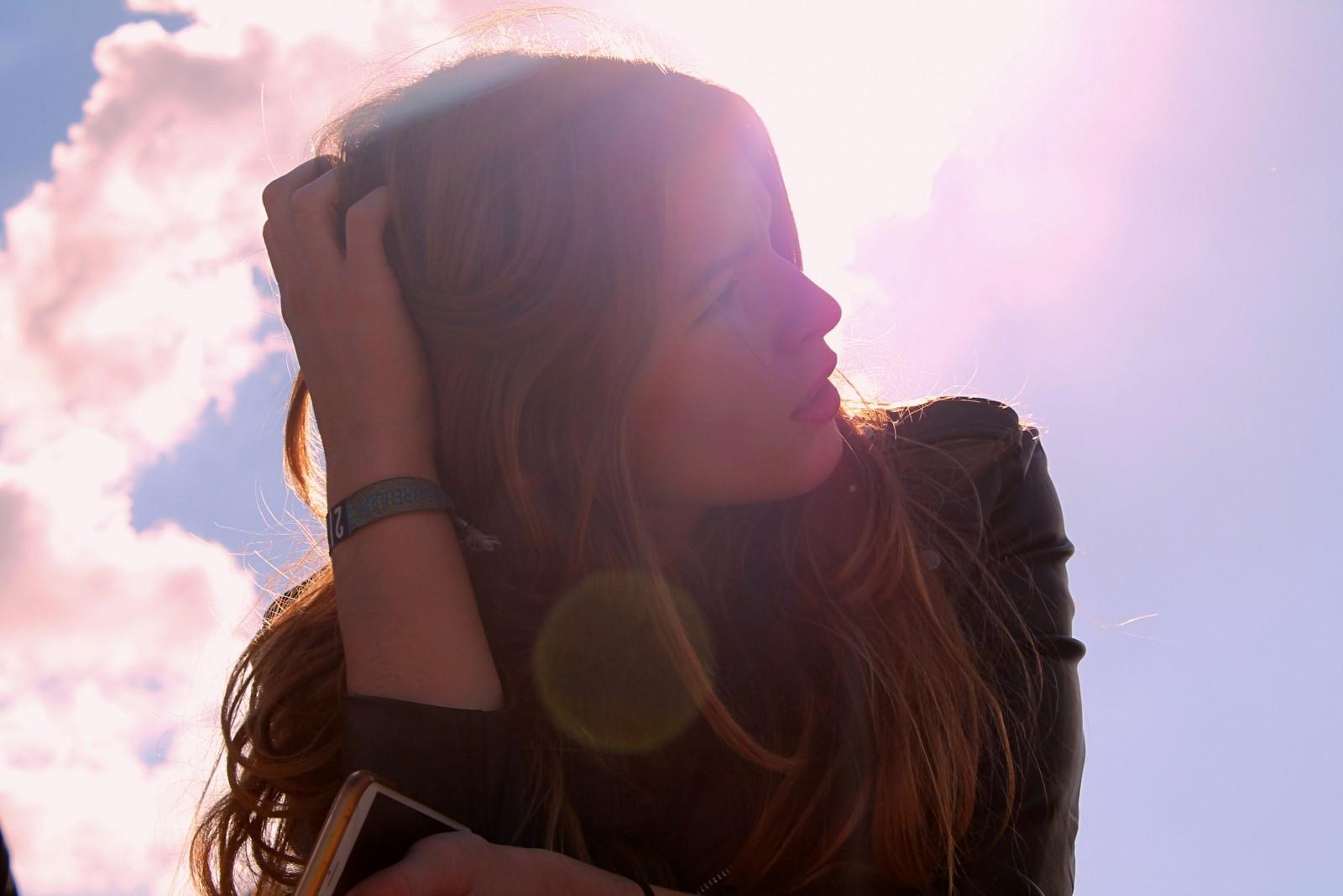 Jouer avec les lumières pour photographier un portrait : pas en plein soleil...