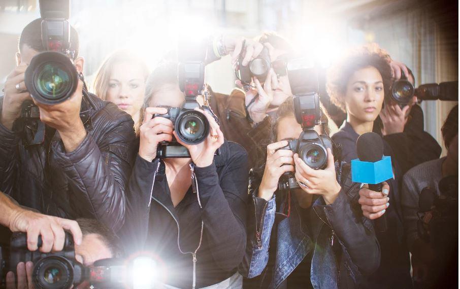 Les paparazzi peuvent vendre leurs phoptos à la presse people ou à scandale