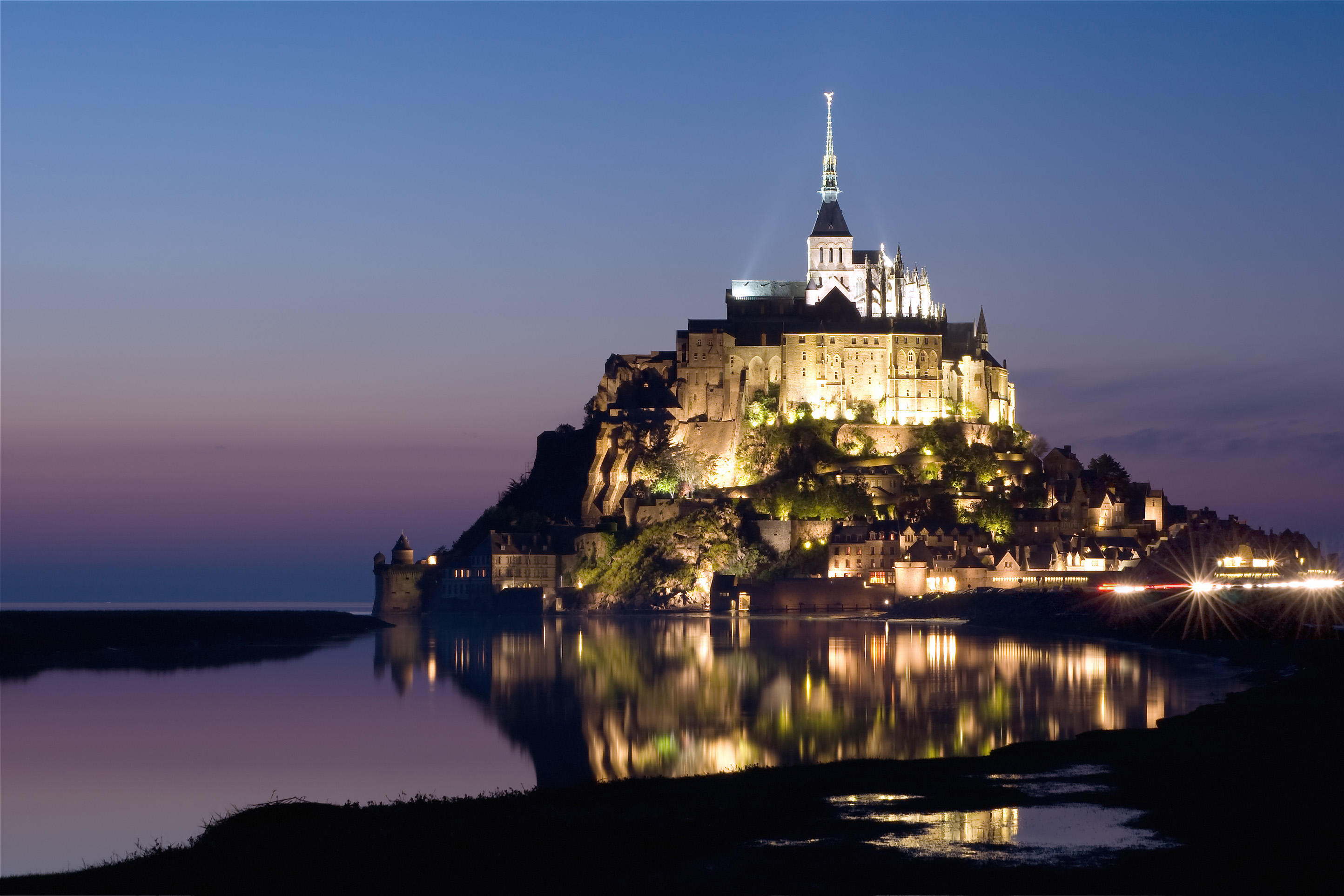Prendre le Mont Saint-Michel la nuit avec un reflex numérique prendra quelques compétences de base.