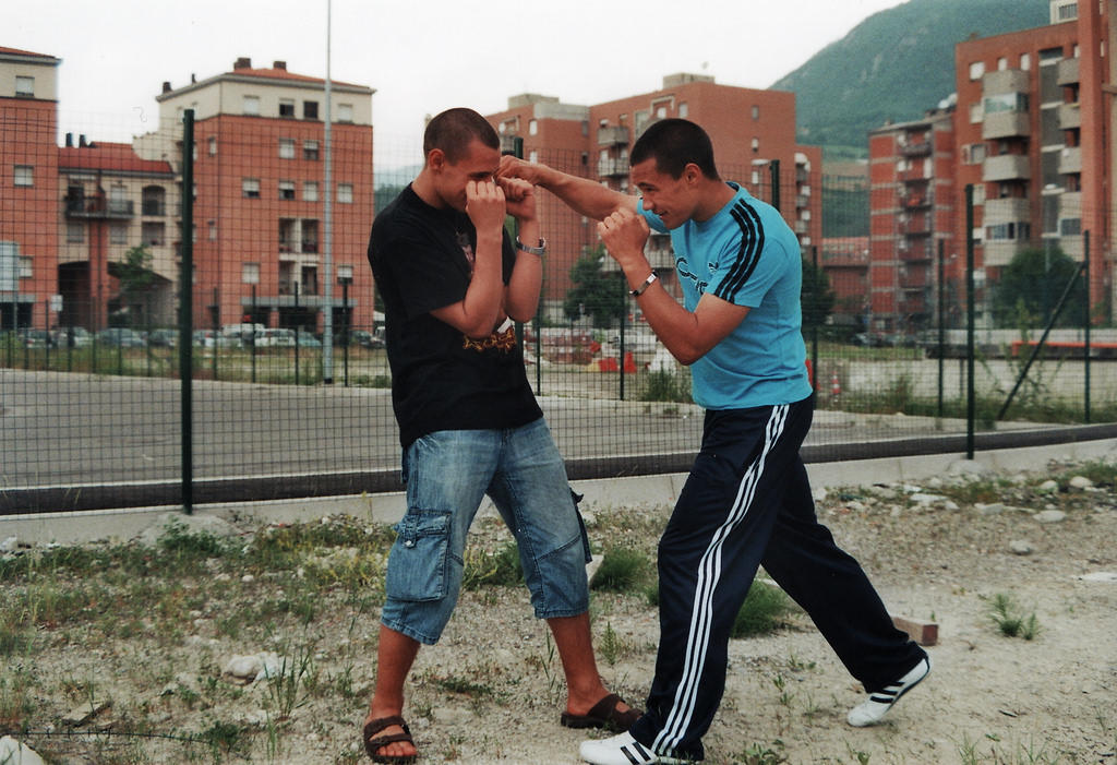 Faire de la boxe en vêtements de ville : short ou pas short ?