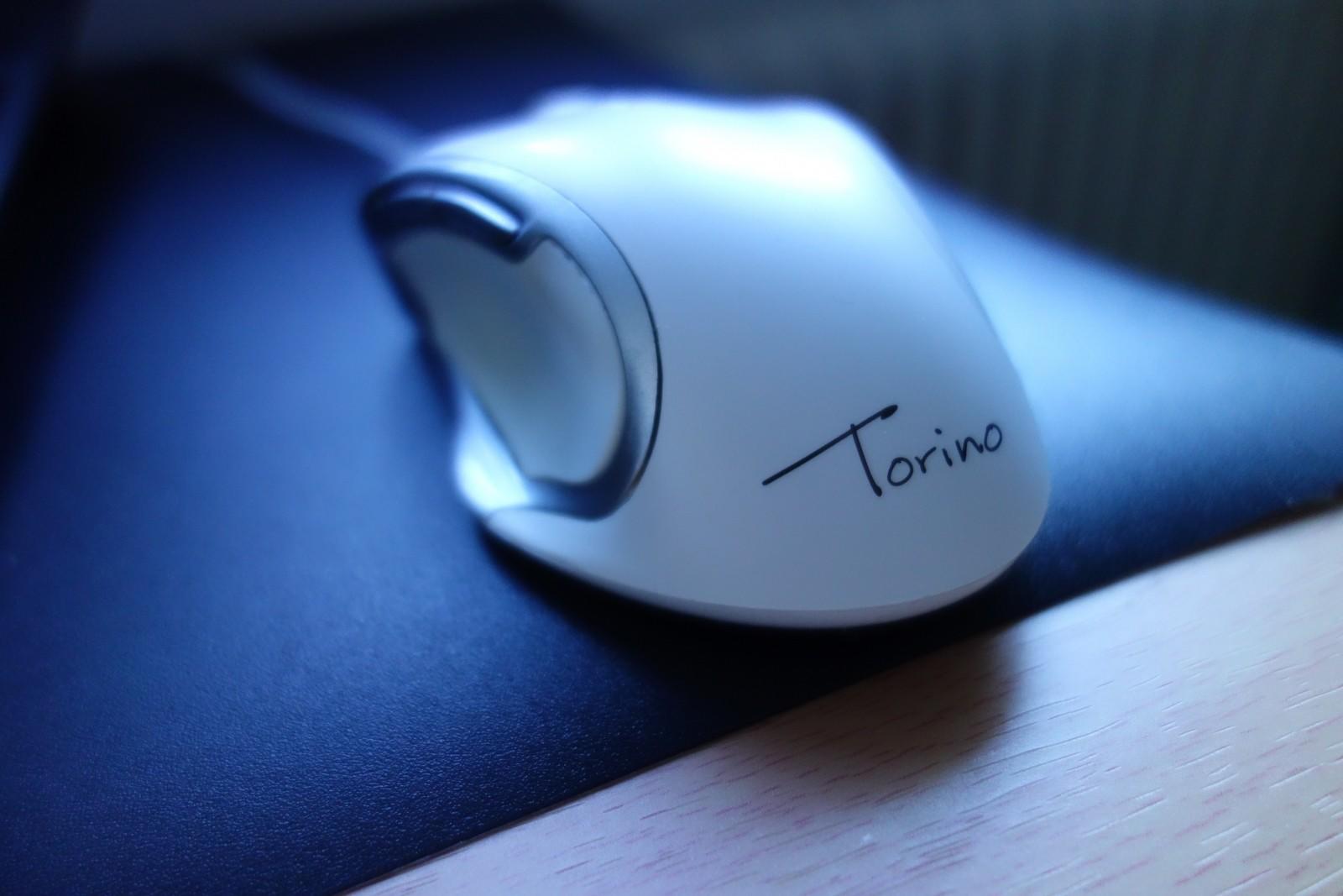 Le duo clavier souris permet à l'utilisateur de communiquer avec la machine. 