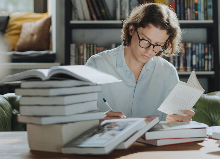 Comment utiliser un dictionnaire latin sur smartphone ? 