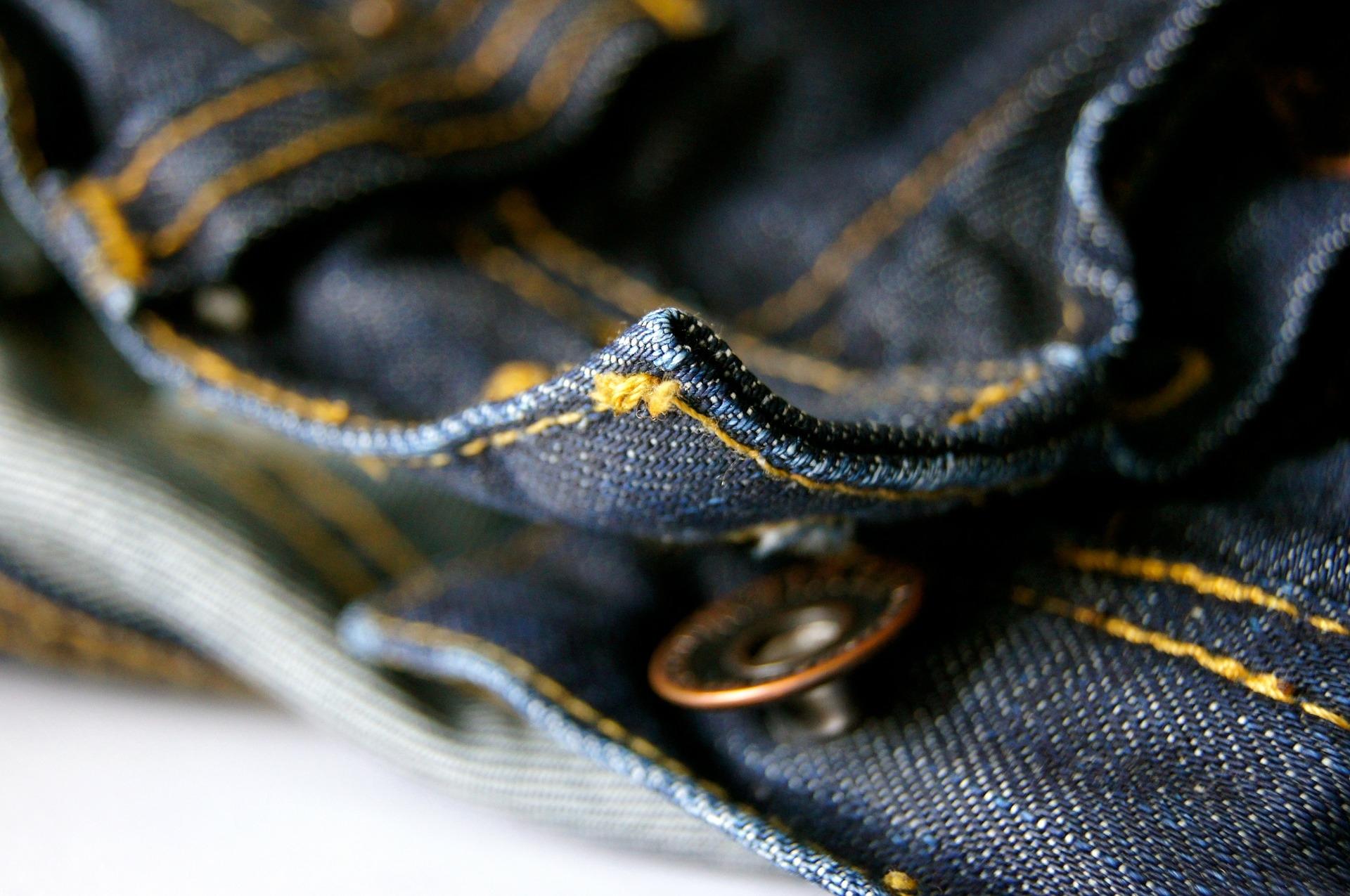 Comment coudre un bouton de jean ?