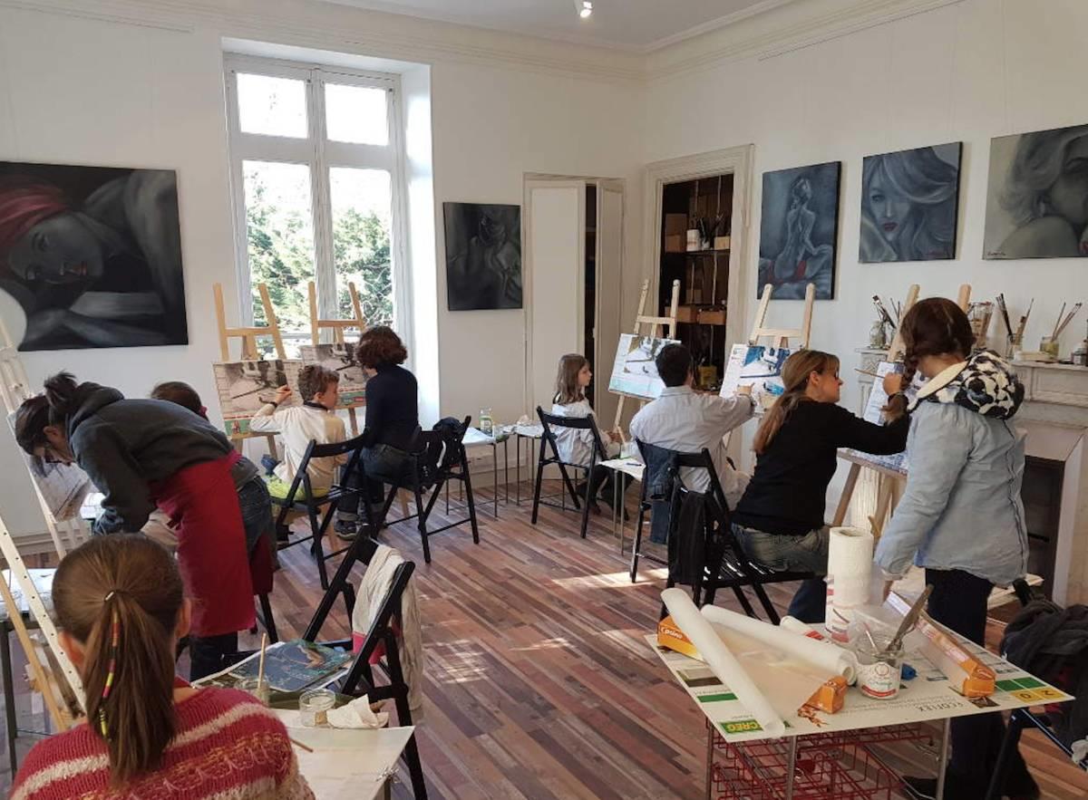 Comment apprendre à peindre en association ?