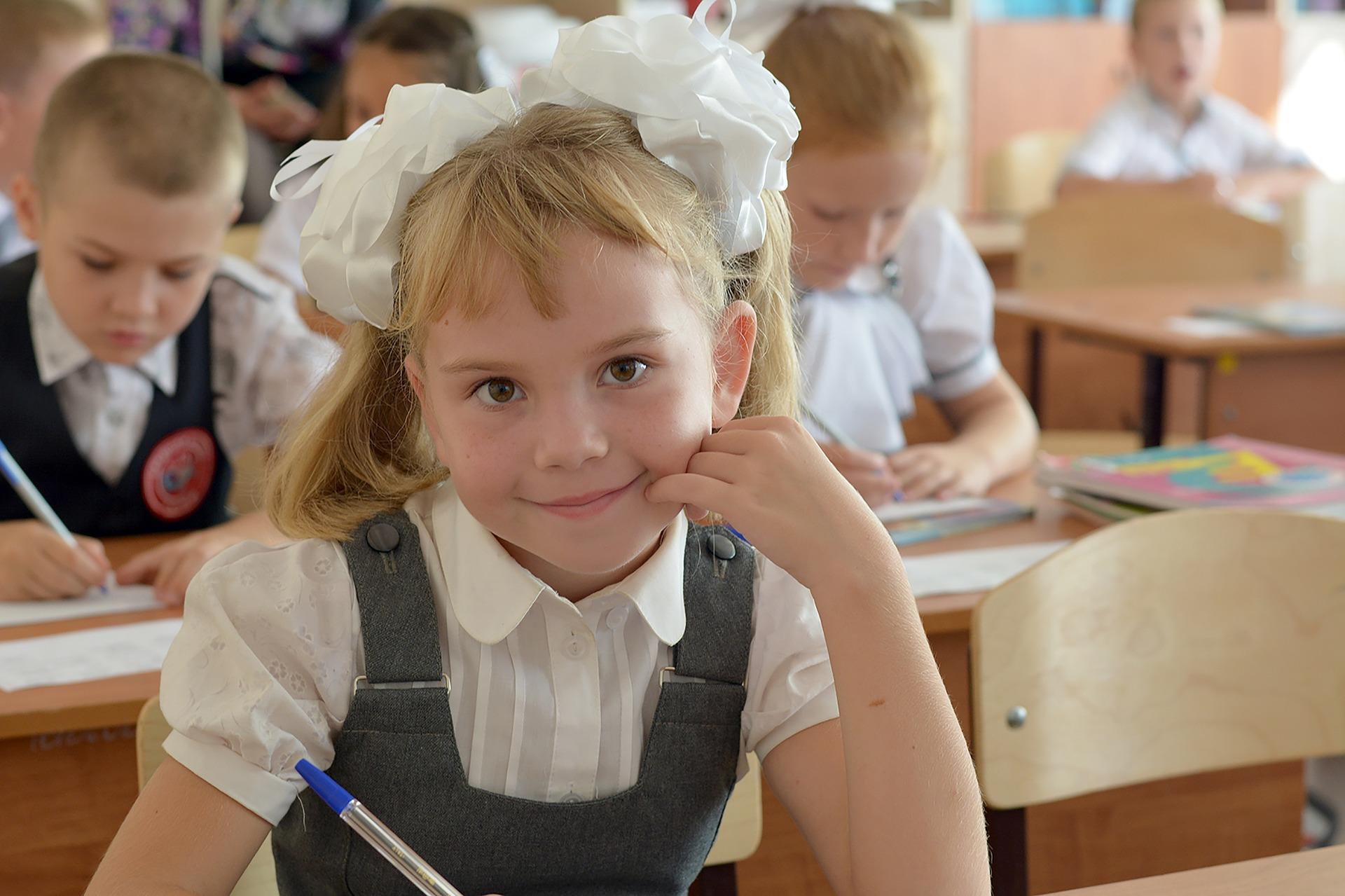 Savoir lire et écrire : exercices grammaticaux pour enfants.