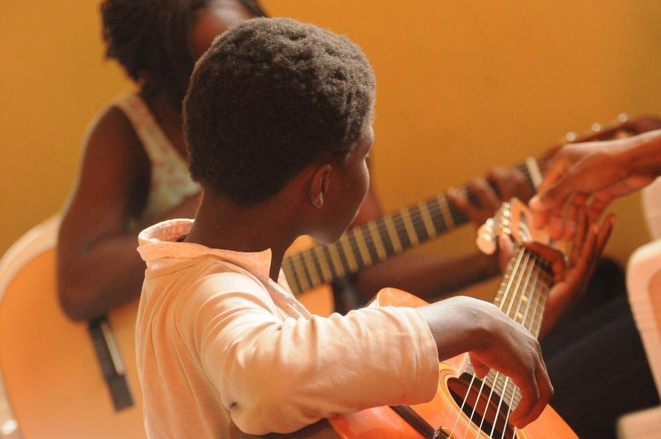 Comment se joue le violon dans les régions africaines ?