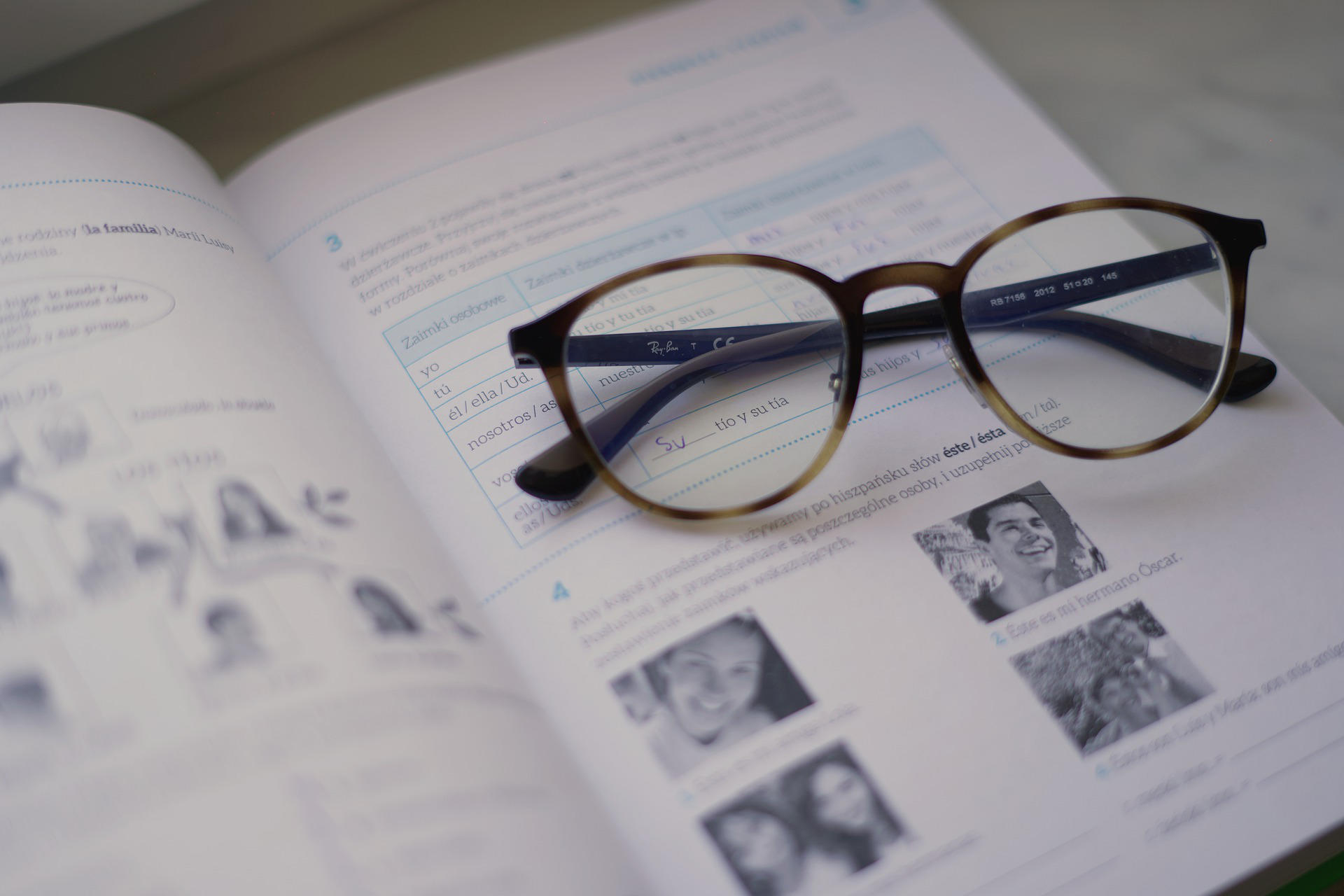 Y'a-t-il des techniques pour mieux apprendre les verbes irréguliers espagnols ?