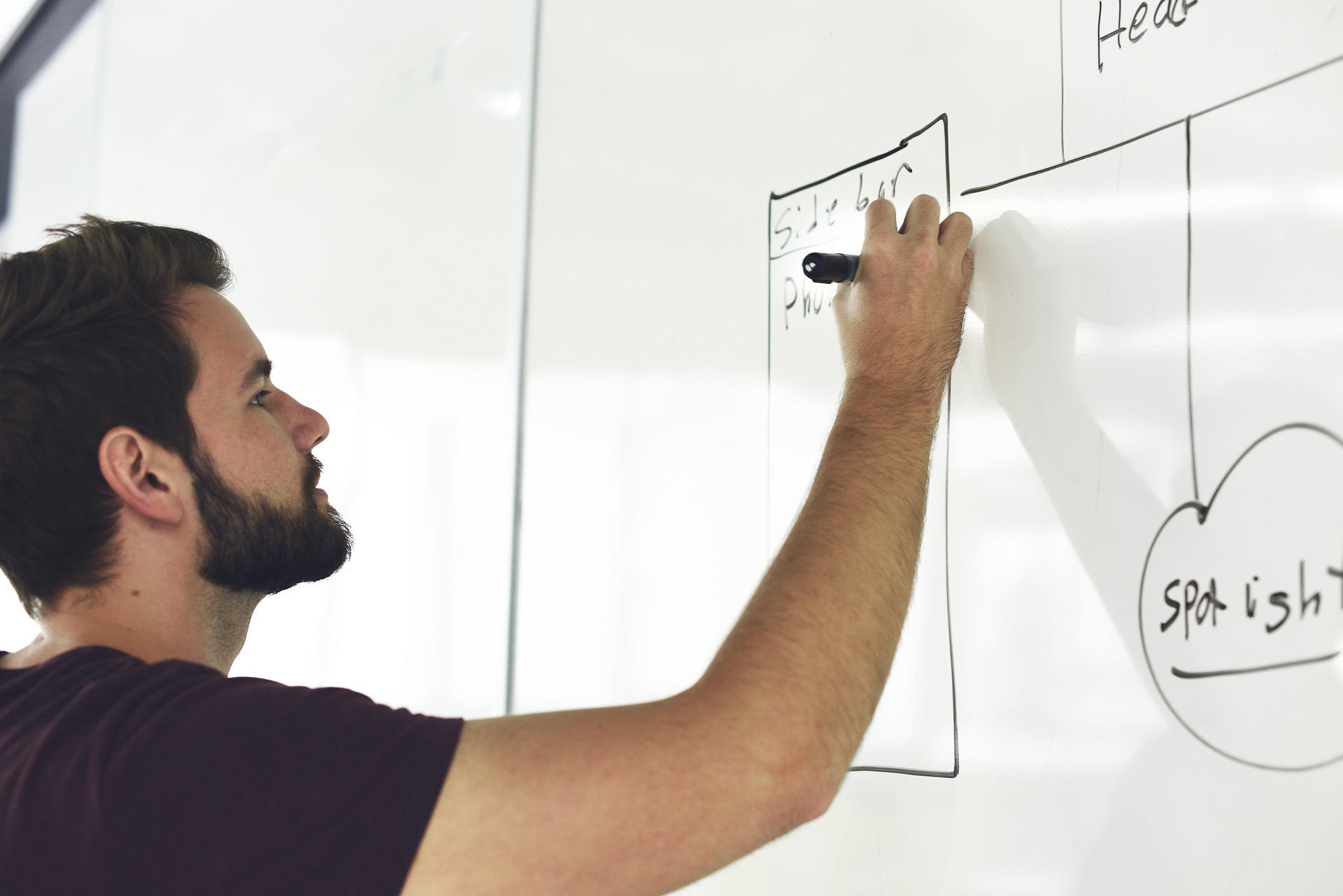 À quel âge peut-on devenir professeur particulier ?