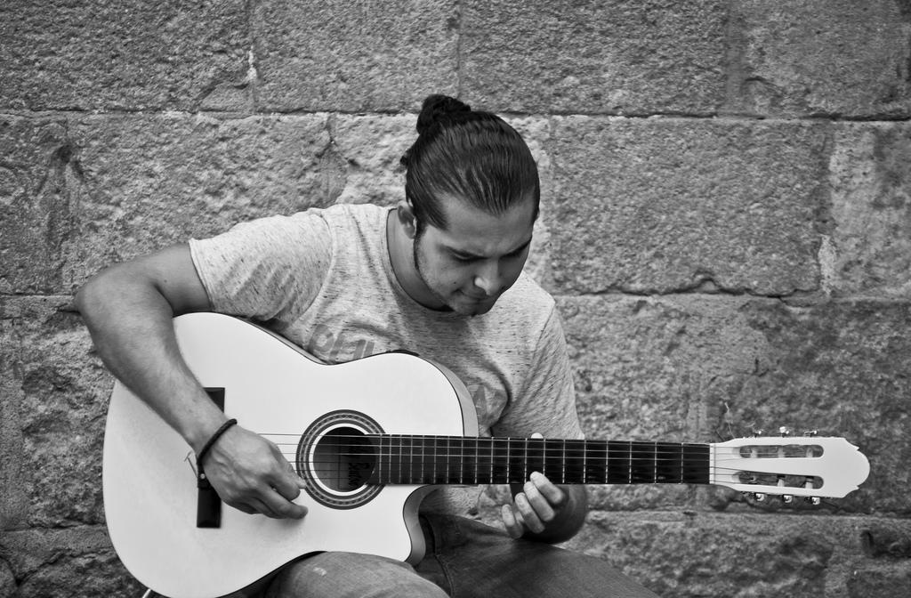 Comment être guitariste peut m'aider à mieux retenir ? 