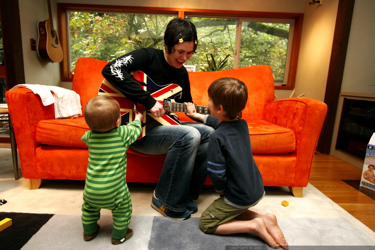 Quels sont les avantages à apprendre la guitare seul ?