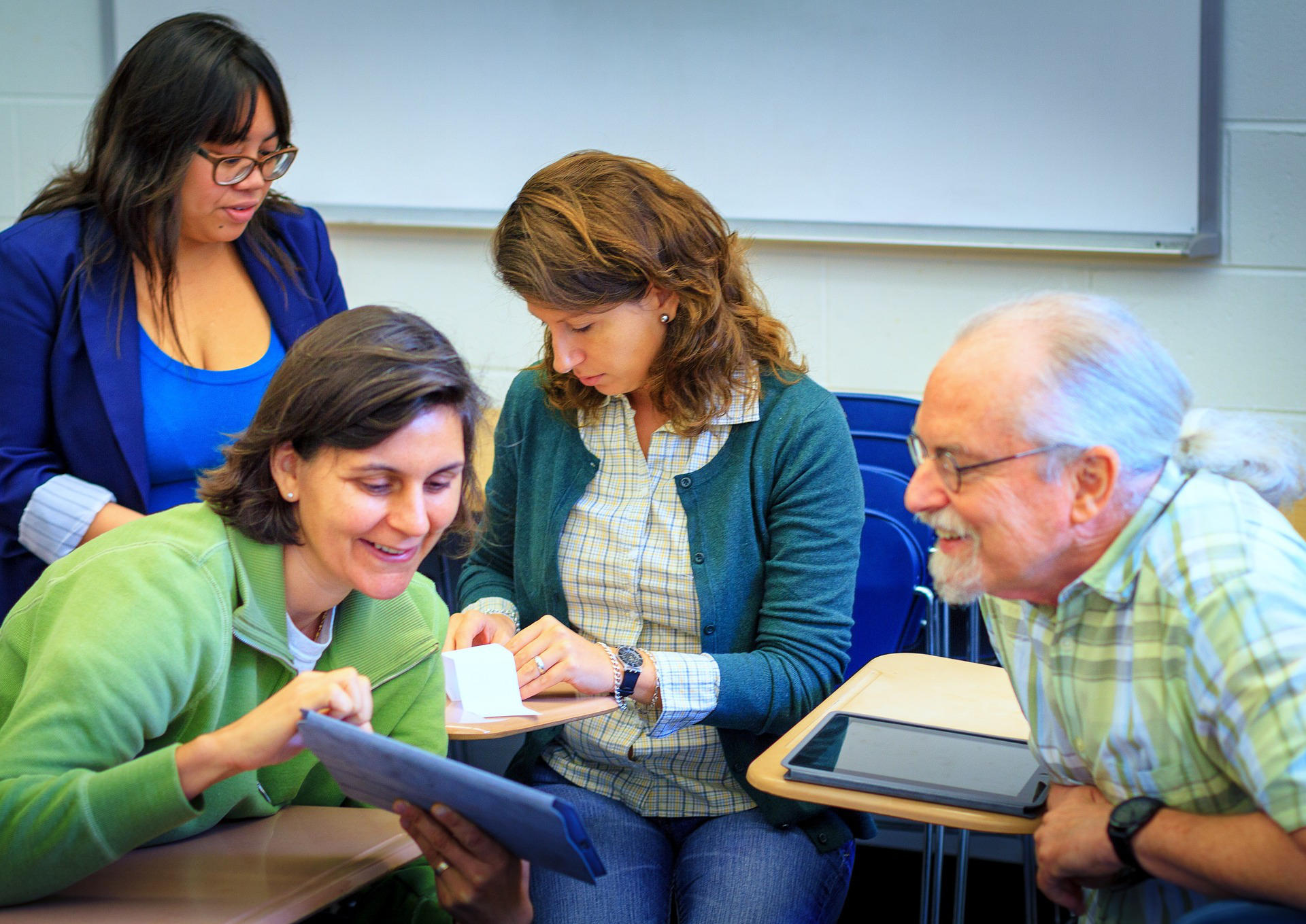 Combien y a-t-il d'élèves dans une classe pour adultes ?