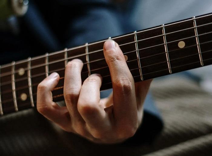 Qu'est-ce qu'un guitariste confirmé ? 