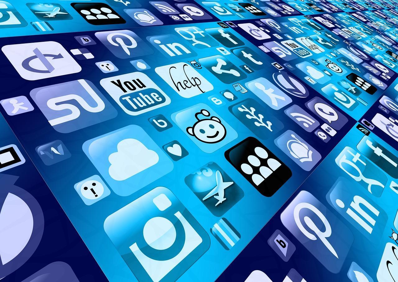 Comment faire ses débuts sur les réseaux sociaux ?