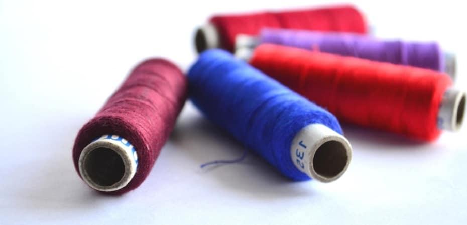 Comment coudre deux morceaux de tissu ensemble ?