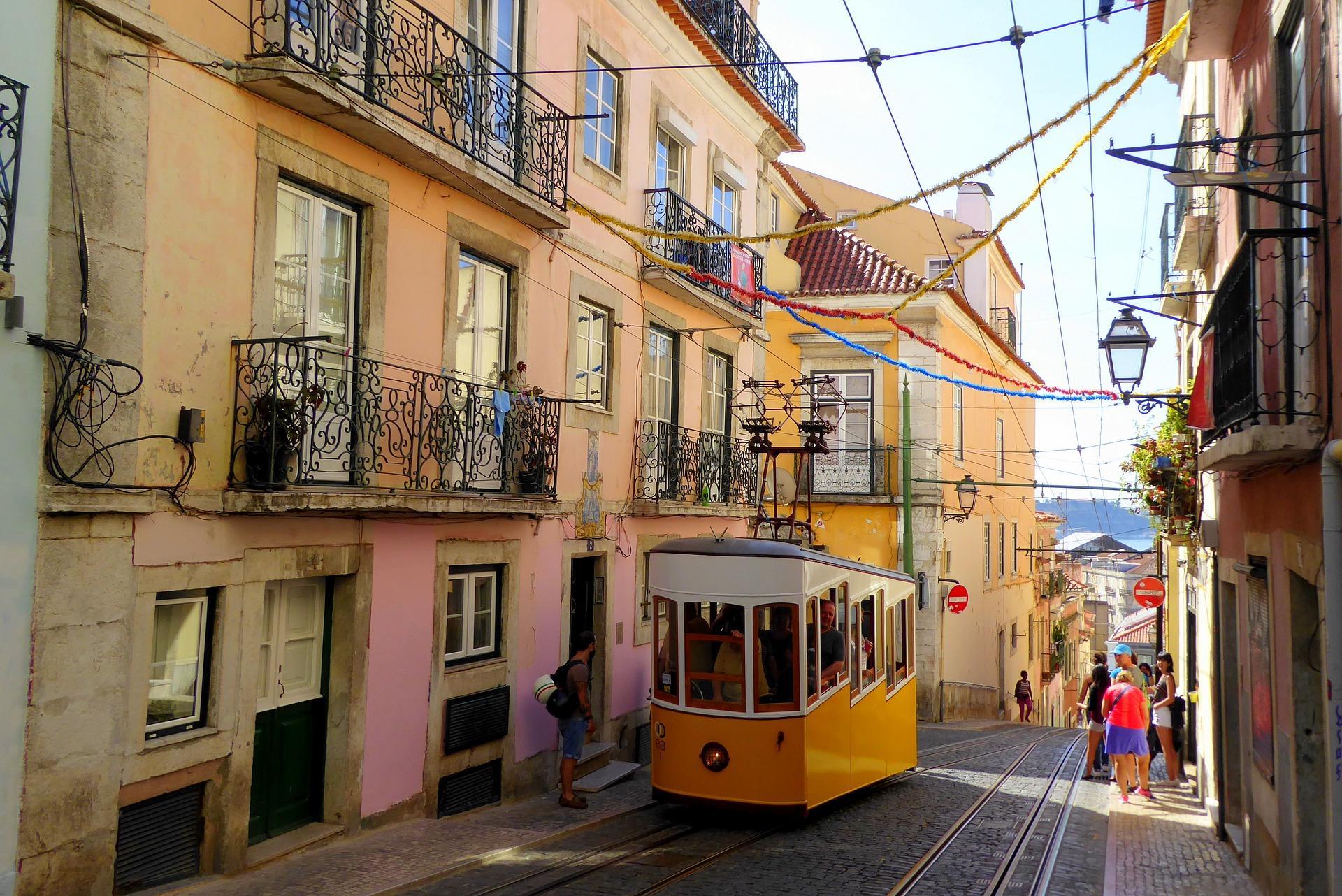 Habiter dans l'Alfama, dans le Bairro Alto est plutôt cher : petits budgets, la périphérie !