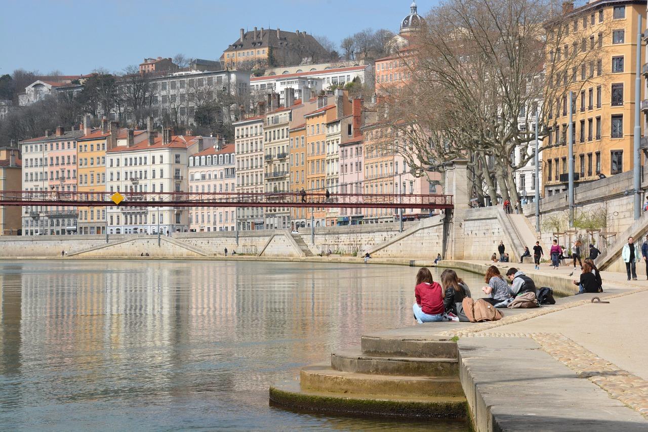 Où s'initier à la langue latine à Lugdunum ? 