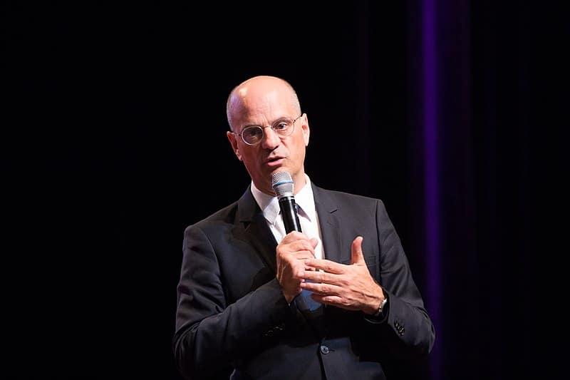Qui est le chef de l'éducation nationale ?