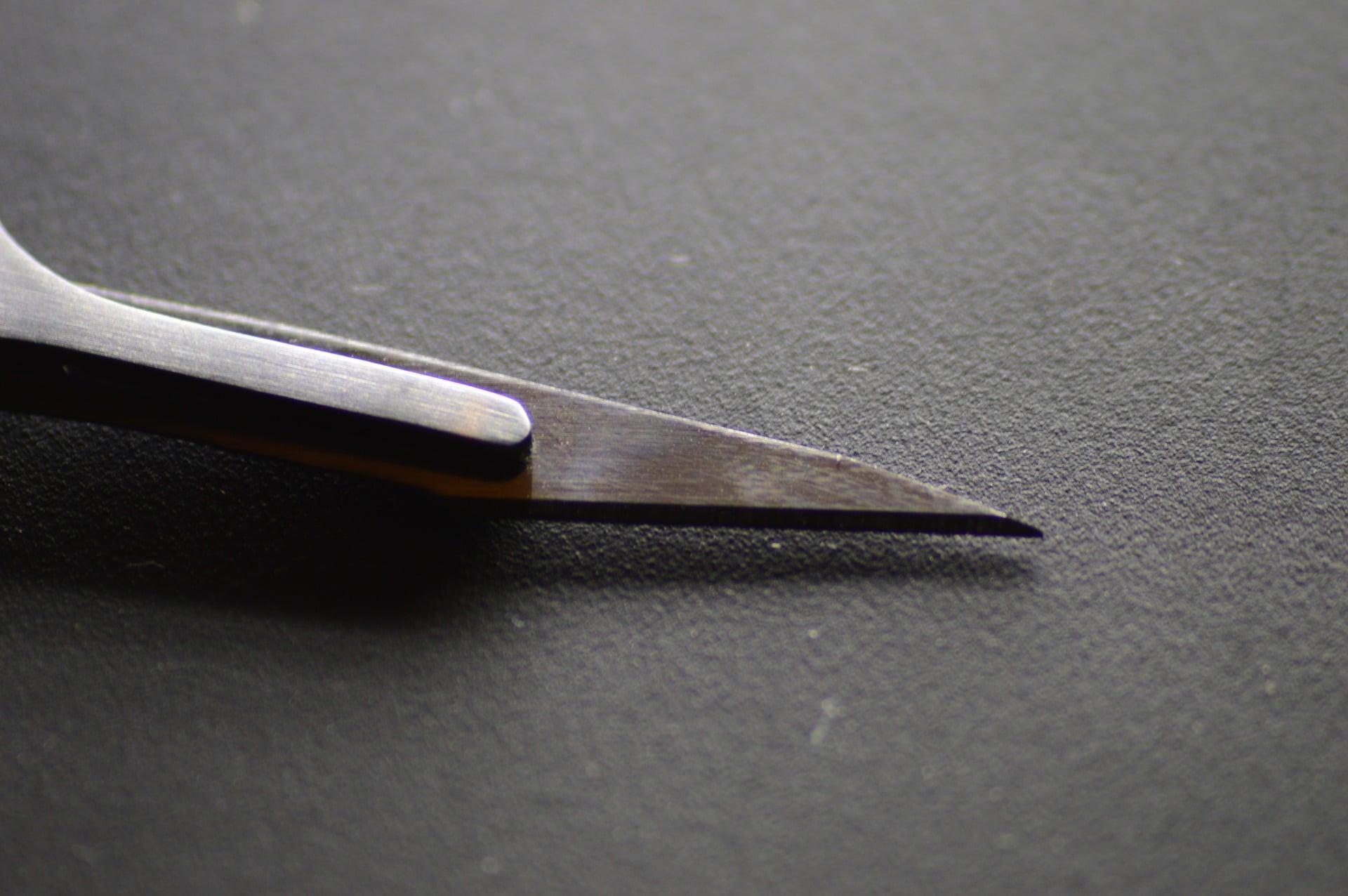 Les instruments de travail du phoniatre : comment voir le larynx ?