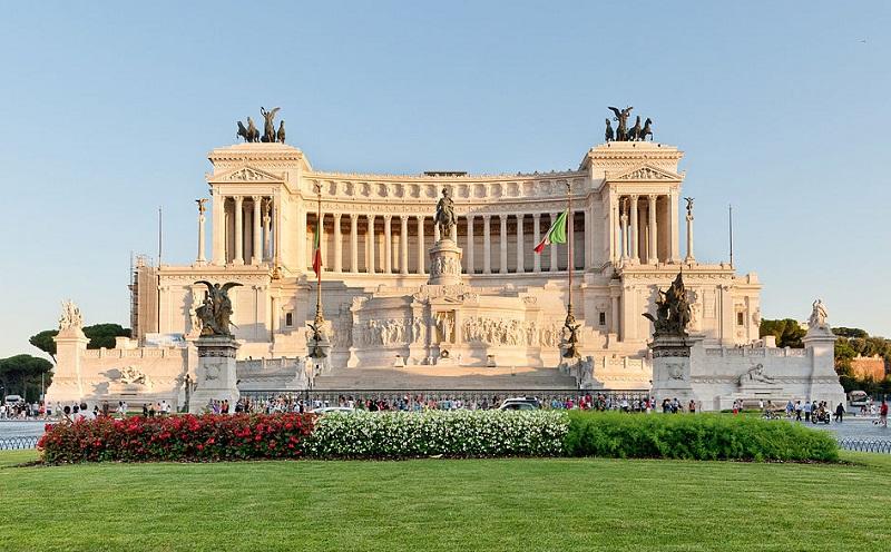 Quel est le monument sur la piazza venezia ?