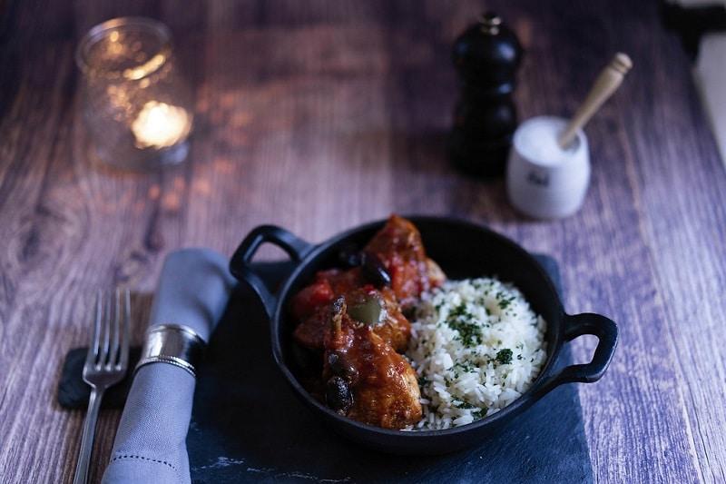 Avec quoi cuisiner le poulet basquaise ?