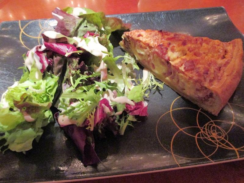 Comment manger une quiche lorraine ?