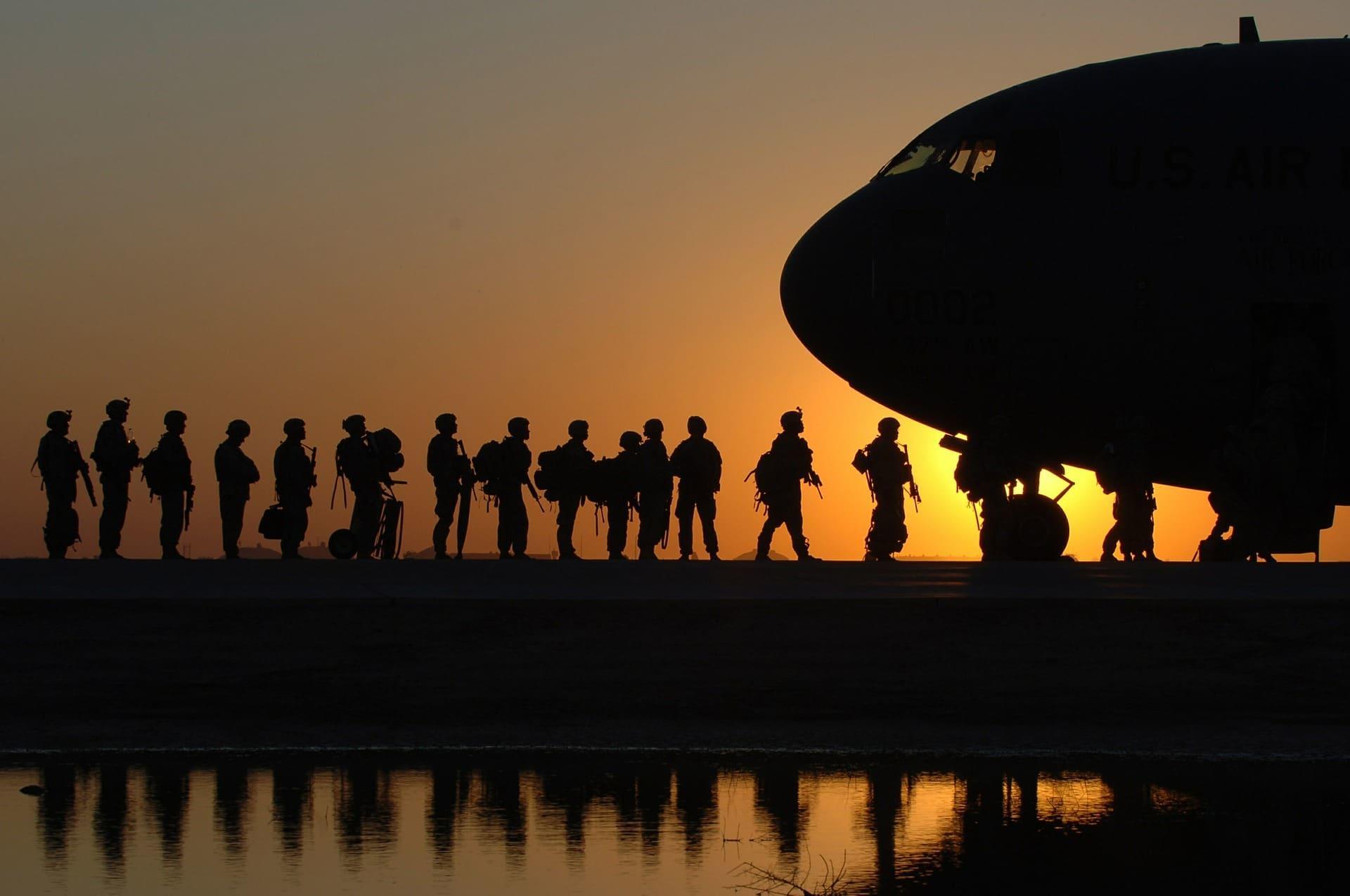 Comment apprendre le chant avec les hymnes militaires ?